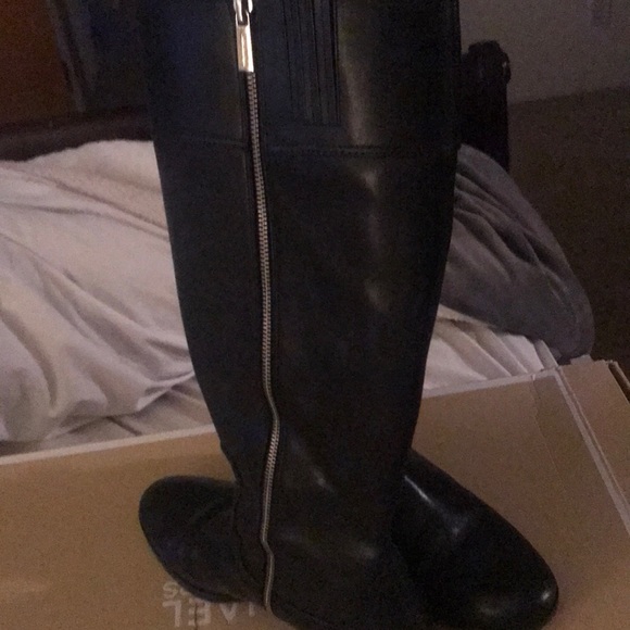 Michael Kors Harland Boot - Picture 2 of 4